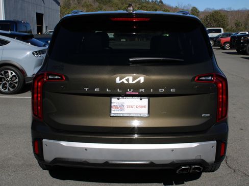 Used 2024 Kia Telluride S image 4