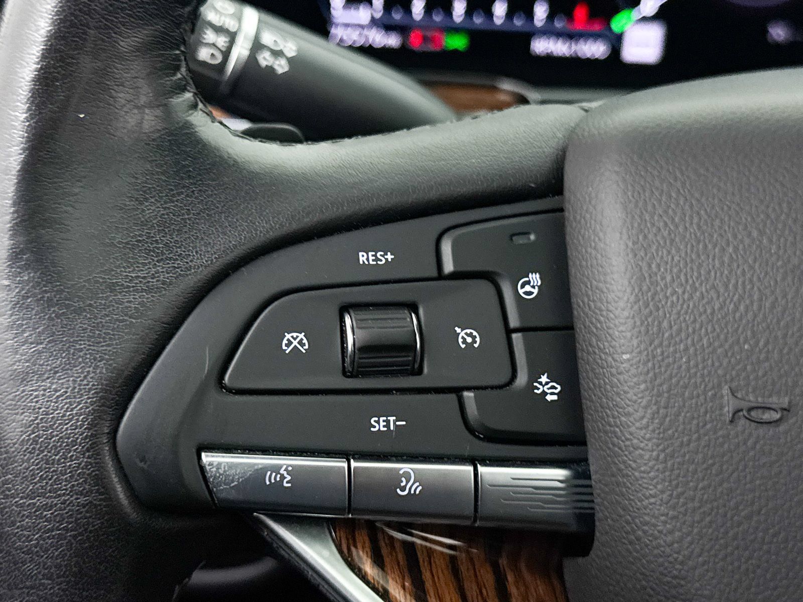 Used 2021 Cadillac Escalade ESV Premium Luxury AWD/4WD image 40