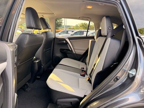 Used 2018 Toyota RAV4 Limited FWD image 13