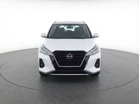 Used 2024 Nissan Kicks SV image 2