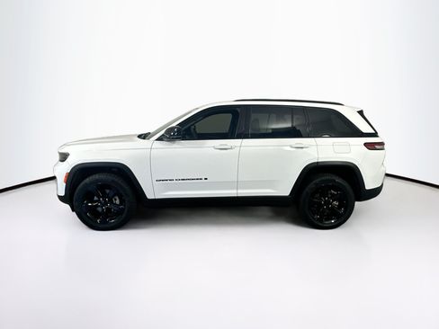 Used 2023 Jeep Grand Cherokee Altitude AWD/4WD image 8