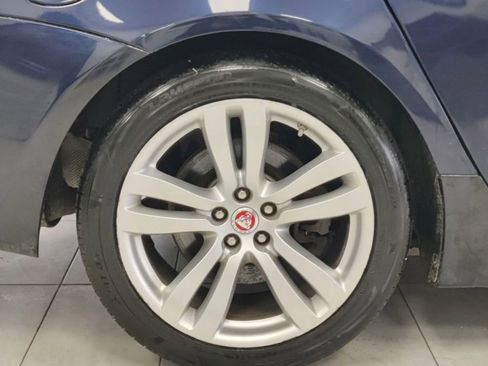 Used 2016 Jaguar XJ image 10