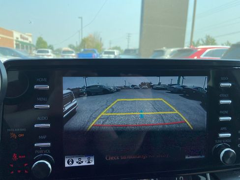 Used 2023 Toyota Sienna Platinum AWD/4WD image 11