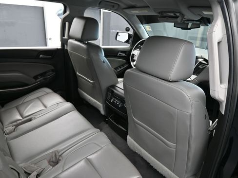 Used 2020 Chevrolet Suburban LT image 45