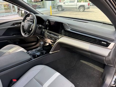 Used 2025 Toyota Camry SE w/ Convenience Package FWD image 20