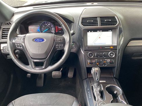 Used 2018 Ford Explorer XLT w/ Equipment Group 202A AWD/4WD image 18