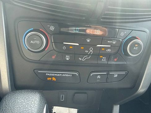 Used 2018 Ford Escape SE FWD image 9