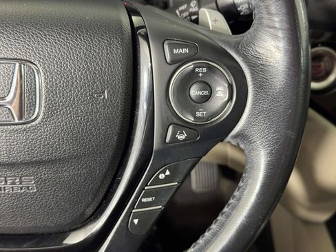 Used 2017 Honda Pilot Touring image 22