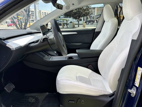 Used 2025 Tesla Model Y Long Range AWD/4WD image 16