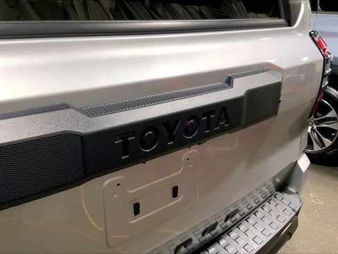 Used 2025 Toyota 4Runner SR5 AWD/4WD image 31