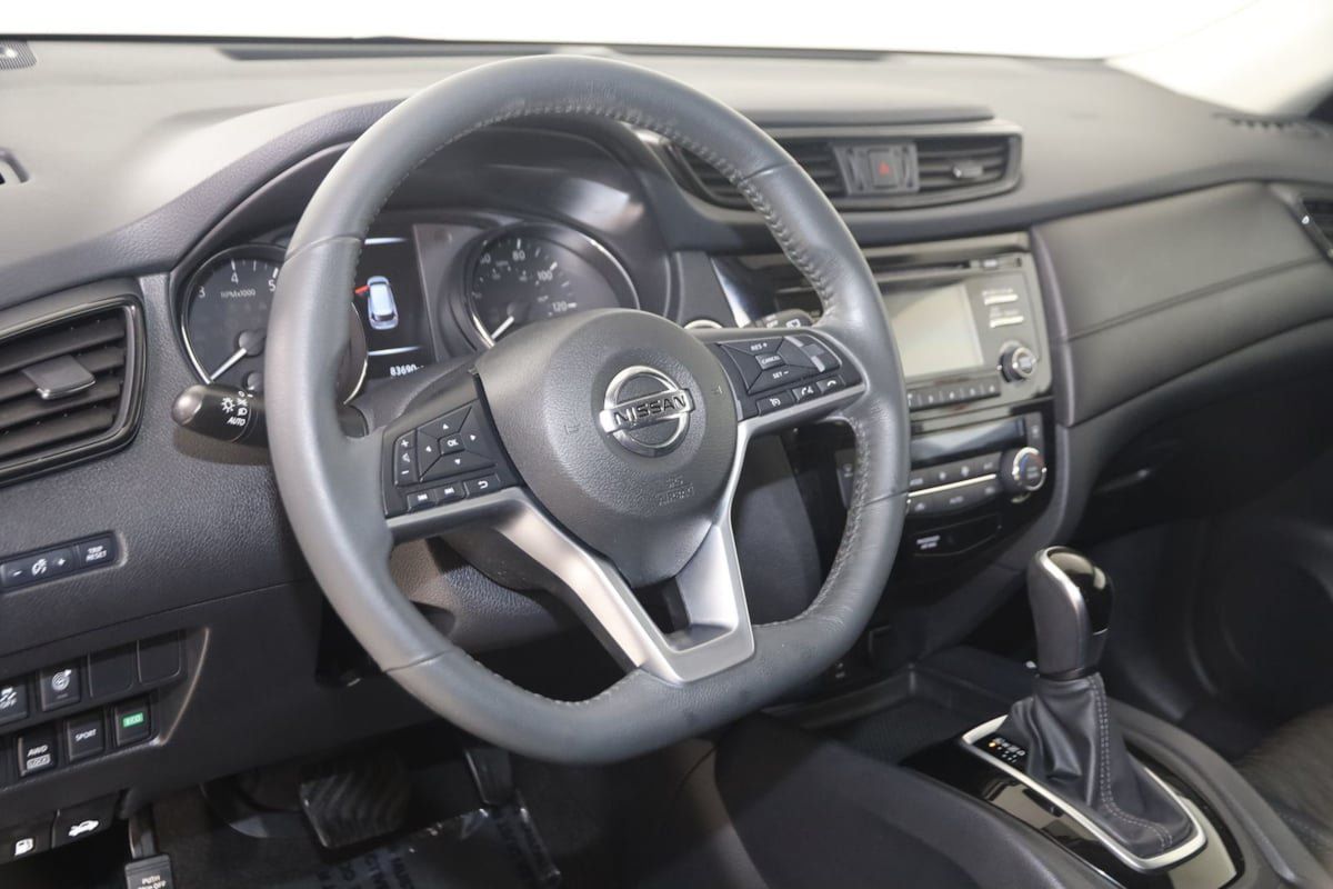 Used 2017 Nissan Rogue SV w/ Midnight Edition AWD/4WD image 6