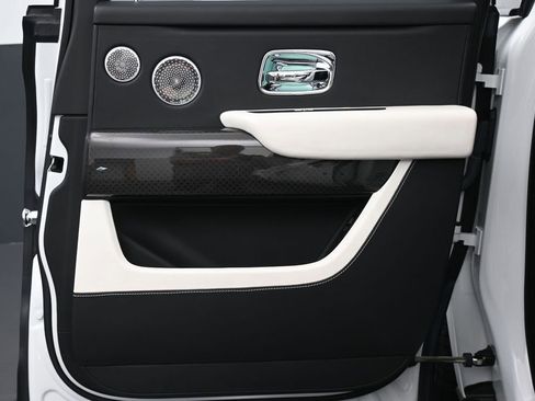 Used 2021 Rolls-Royce Cullinan Black Badge AWD/4WD image 28