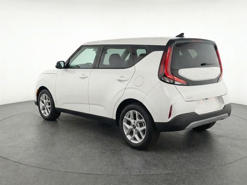 Used 2025 Kia Soul LX w/ LX Technology Package FWD image 6