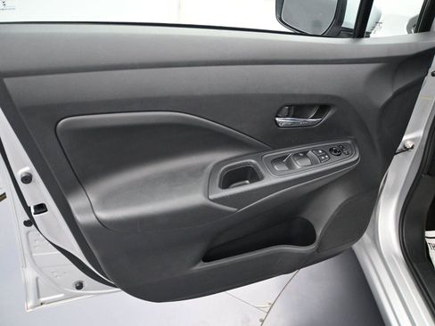 Used 2025 Nissan Versa SV image 10