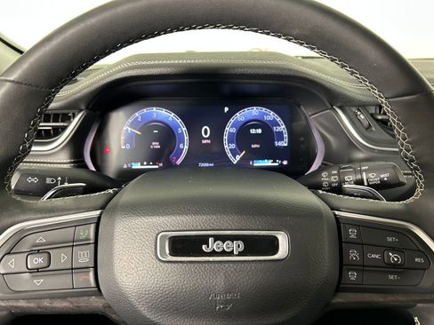 Used 2023 Jeep Grand Cherokee Limited image 13