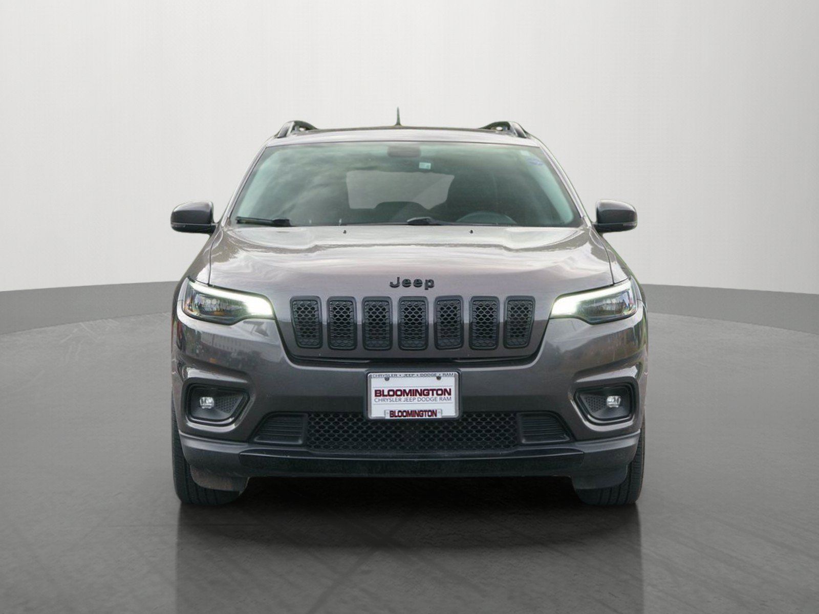 Used 2019 Jeep Cherokee Latitude Plus FWD image 2