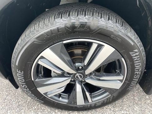 Used 2023 Nissan Rogue SL w/ SL Premium Package image 5