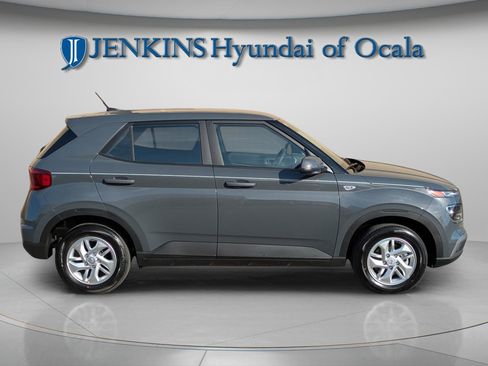 New 2026 Hyundai Venue SE image 2