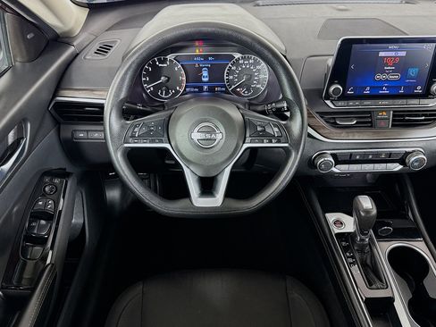 Used 2023 Nissan Altima 2.5 SV FWD image 16