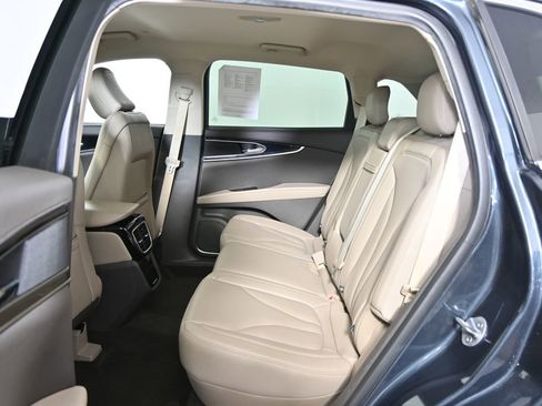 Used 2022 Lincoln Nautilus AWD w/ Premium Package image 17