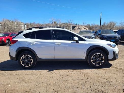 Used 2022 Subaru Crosstrek 2.0i Premium image 3