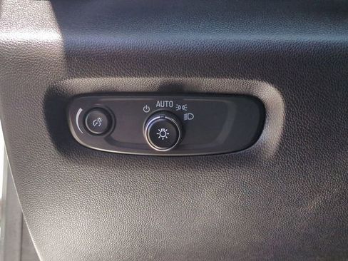 Used 2023 Chevrolet Traverse LT FWD image 23