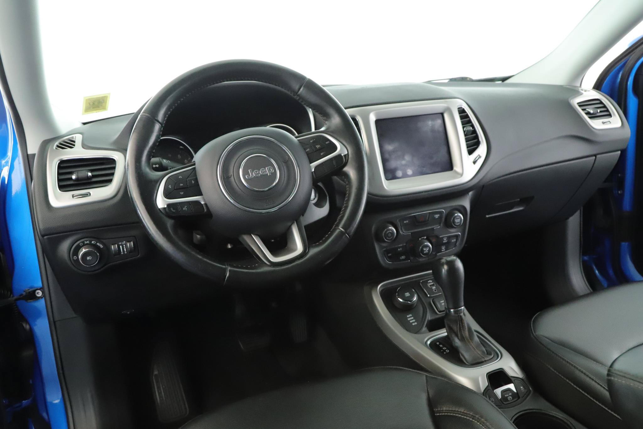 Used 2018 Jeep Compass Latitude w/ Popular Equipment Group AWD/4WD image 2