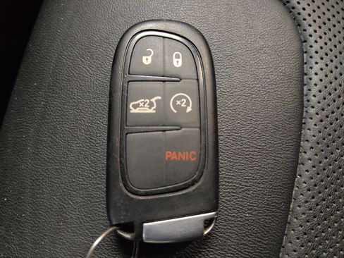 Used 2019 Jeep Cherokee Limited w/ Luxury Group image 32