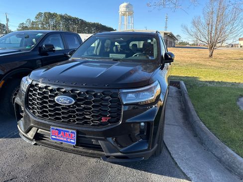 Used 2025 Ford Explorer ST image 10