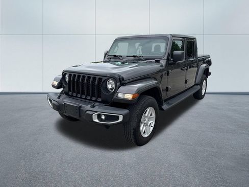 Certified 2022 Jeep Gladiator Sport AWD/4WD image 2