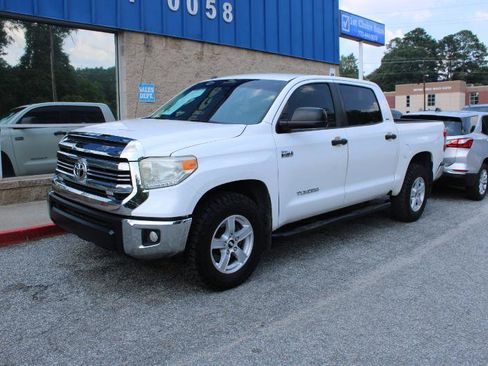 Used 2017 Toyota Tundra SR5 w/ SR5 Upgrade Package RWD image 3