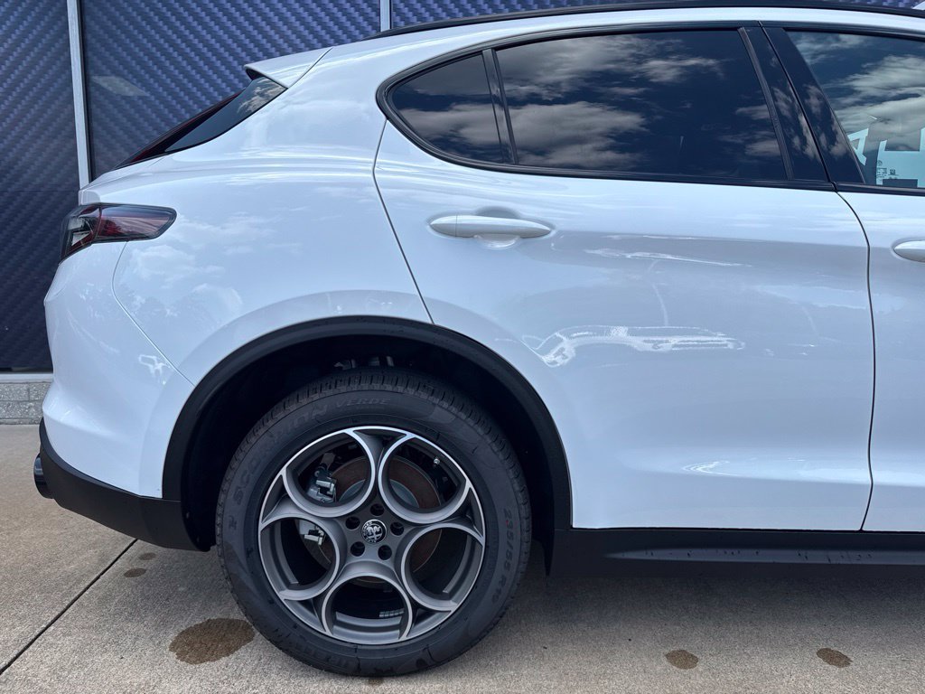 New 2026 Alfa Romeo Stelvio Sprint AWD/4WD image 5