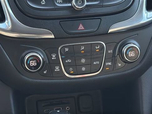 Used 2019 Chevrolet Equinox LT w/ Sun & Navigation Package image 16