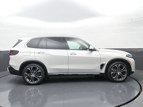 New 2026 BMW X5 xDrive40i w/ Premium Package AWD/4WD image 8