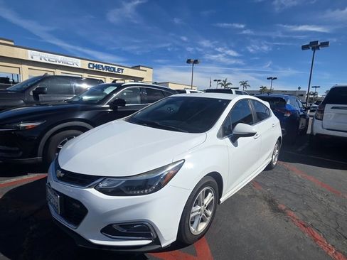 Used 2017 Chevrolet Cruze LT w/ Convenience Package image 1