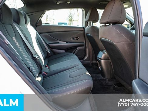 Used 2025 Hyundai Elantra Sport FWD image 22