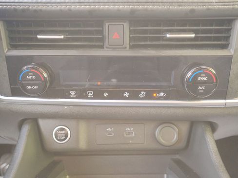 Used 2023 Nissan Rogue SV image 18