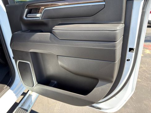 Used 2025 Chevrolet Silverado 2500 LT w/ Convenience Package image 13