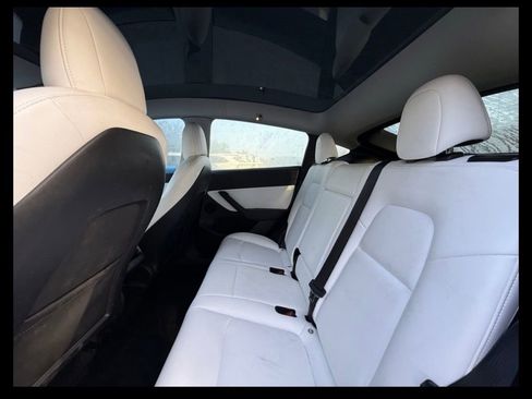 Used 2022 Tesla Model Y Performance image 12