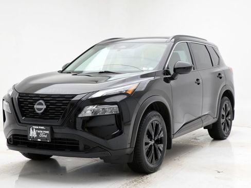 Used 2023 Nissan Rogue SV w/ SV Premium B Package image 2