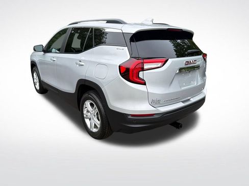 Certified 2022 GMC Terrain SLE w/ Driver Convenience Package AWD/4WD image 3