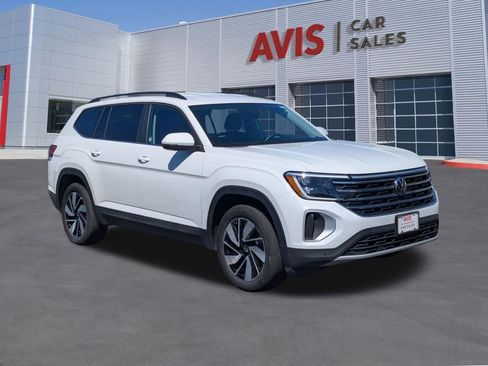 Used 2025 Volkswagen Atlas SE FWD image 3
