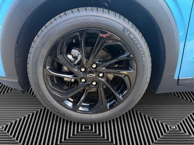 Certified 2027 Chevrolet Bolt RS w/ Technology Package FWD image 9