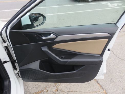 Used 2019 Volkswagen Jetta SE image 27