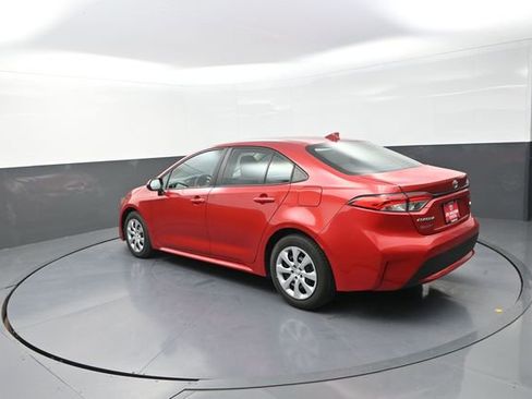 Used 2021 Toyota Corolla LE FWD image 41