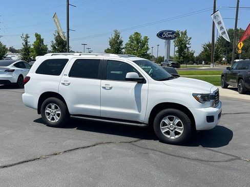 Used 2019 Toyota Sequoia SR5 AWD/4WD image 6
