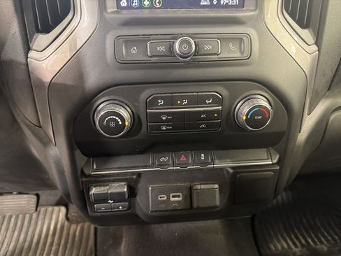 Used 2021 Chevrolet Silverado 2500 Custom w/ Custom Value Package AWD/4WD image 15