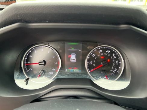 Used 2021 Toyota RAV4 LE AWD/4WD image 15