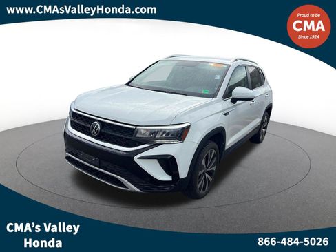 Used 2022 Volkswagen Taos SE FWD image 1