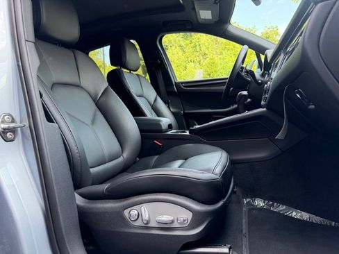 Certified 2026 Porsche Macan AWD/4WD image 22